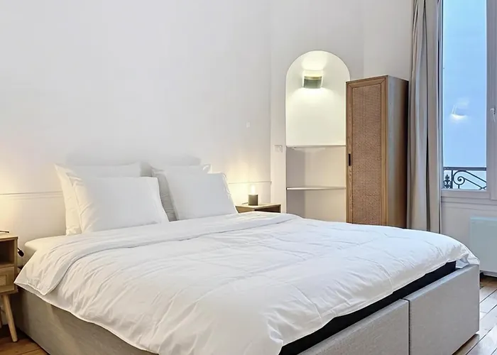 Superbe Bourdonnais Tour Eiffel *